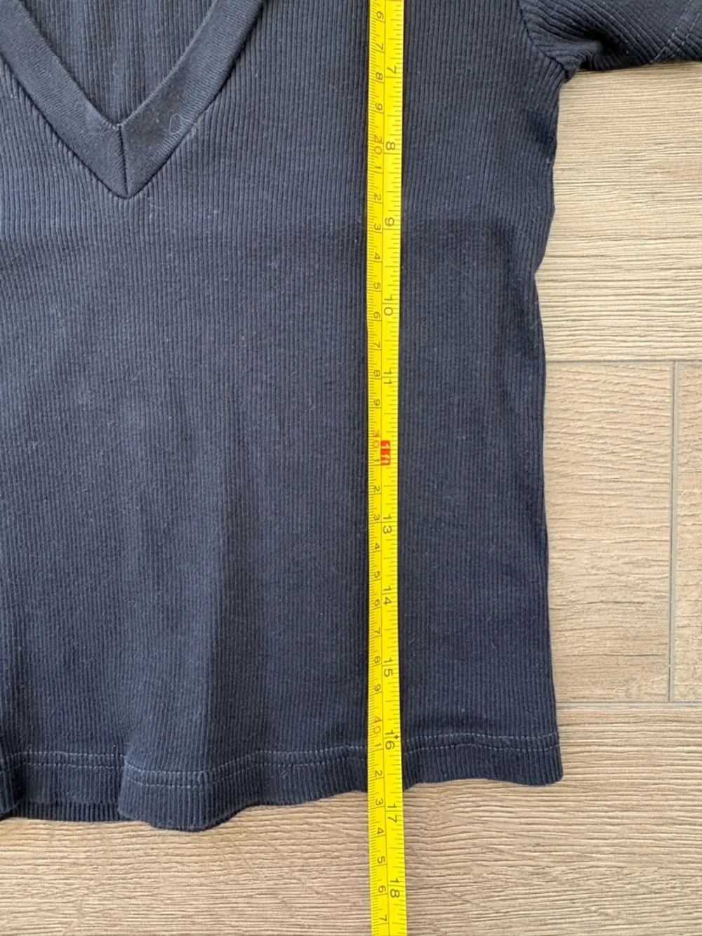 Brandy Melville Black Ribbed V-Neck Short Sleeve Tee Size-US-XS - Picture 7 of 9